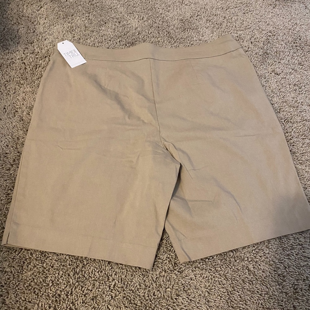 2 shorts - Picture 5 of 9